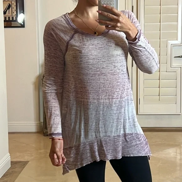 💕Cute top 💕 - Picture 1 of 4